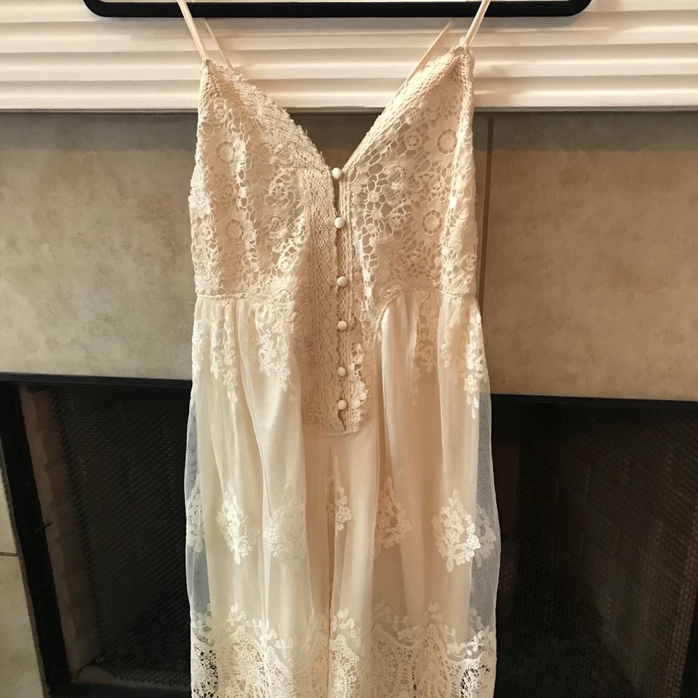 Vici cream/white lace dress